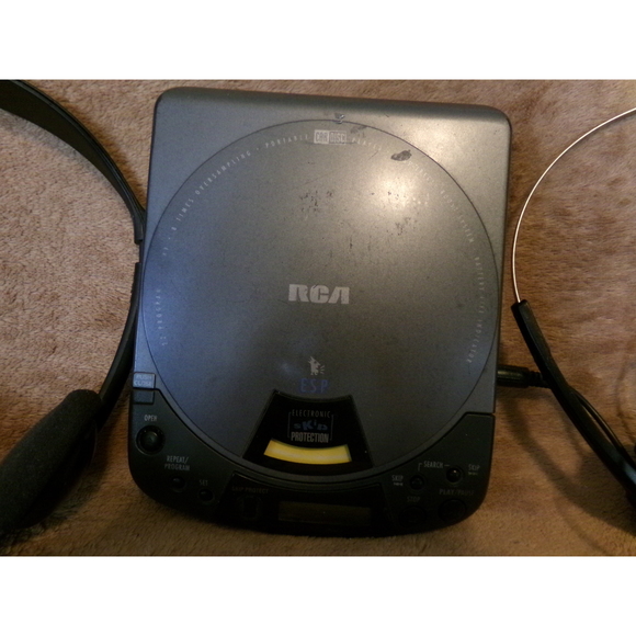 RCA Portable CD Player with ESP - Picture 3 of 9